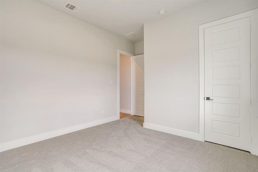 Spacious, unfurnished interior of a new home in Waterfall Ranch, Waxahachie (Image 27).