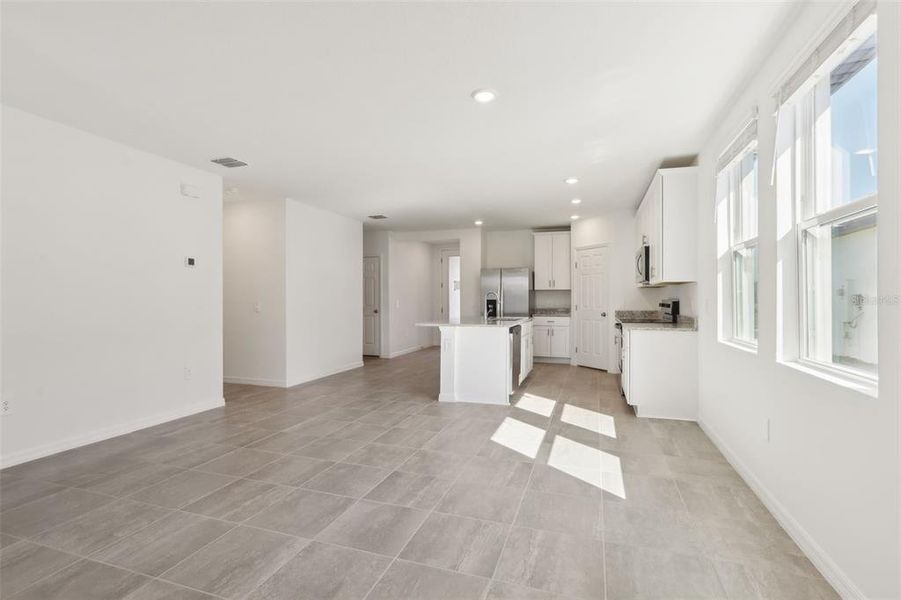 Spacious, unfurnished interior of a new home in Springs at Lake Alfred - Signature Series, Lake Alfred (Image 35).