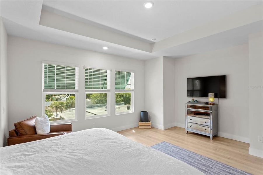 Furnished interior view inside a new home in , St. Petersburg (Image 35).
