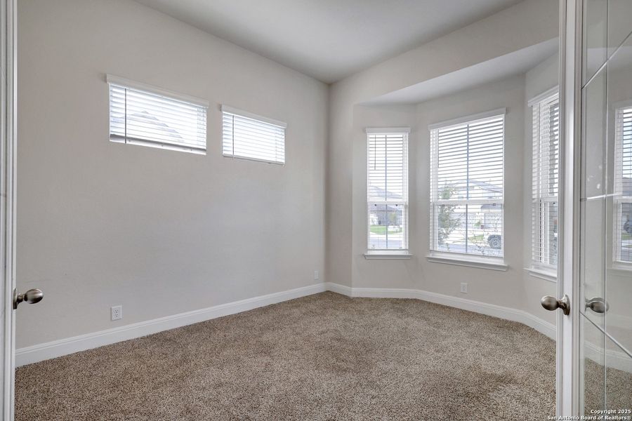 Spacious, unfurnished interior of a new home in Steele Creek, Cibolo (Image 16).