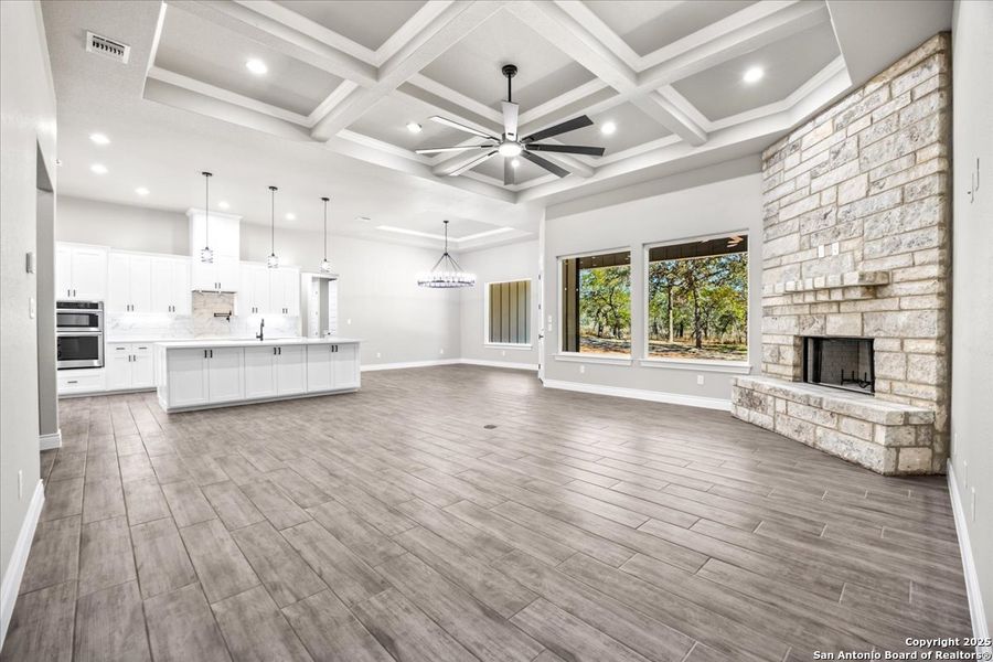 Spacious, unfurnished interior of a new home in , La Vernia (Image 32).