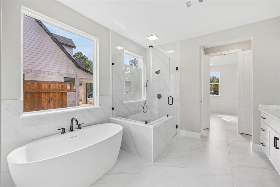 Furnished interior view inside a new home in , Grapevine (Image 7).