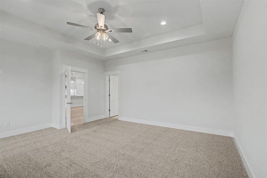 Spacious, unfurnished interior of a new home in , Dallas (Image 25).