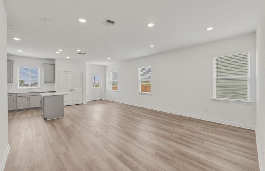 Spacious, unfurnished interior of a new home in Skyview, Belton (Image 23).