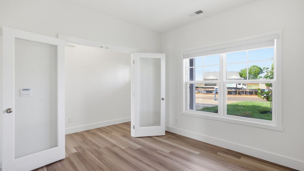 Spacious, unfurnished interior of a new home in Millstone Village, Morristown (Image 20).