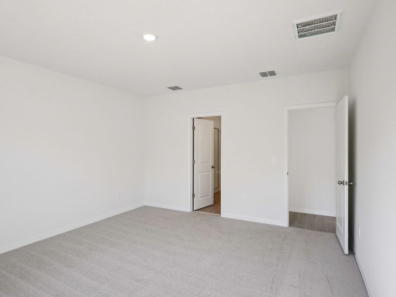 Spacious, unfurnished interior of a new home in Leyland Preserve - Classic Series, Brooksville (Image 12).
