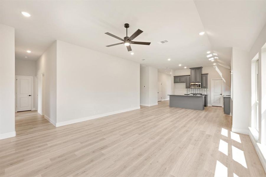Spacious, unfurnished interior of a new home in Maplewood, Glenn Heights (Image 19).