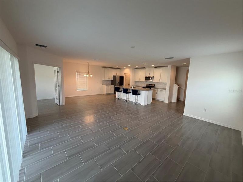 Spacious, unfurnished interior of a new home in , Davenport (Image 24).