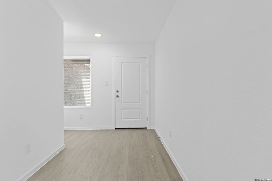 Spacious, unfurnished interior of a new home in Guadalupe Ridge, New Braunfels (Image 19).