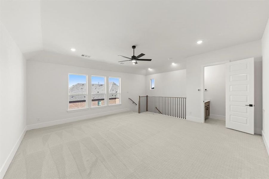 Spacious, unfurnished interior of a new home in Heath Golf and Yacht: Elegante' Series, Heath (Image 17).