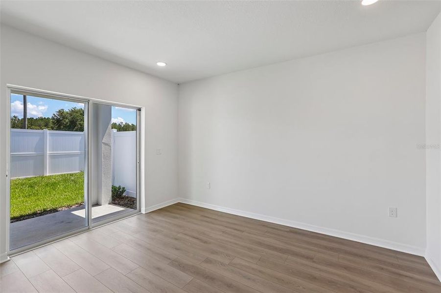 Spacious, unfurnished interior of a new home in Twin Oaks, Zephyrhills (Image 22).