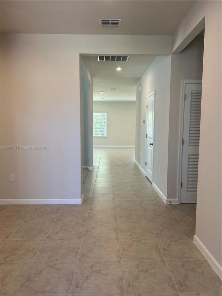 Spacious, unfurnished interior of a new home in Brooks Landing, Titusville (Image 8).