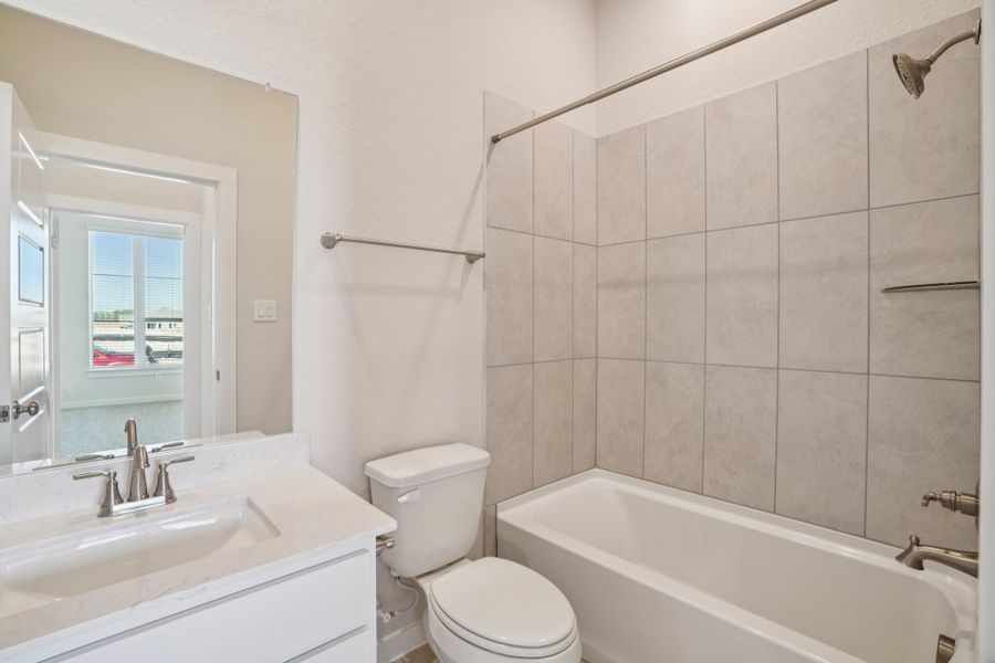 Furnished interior view inside a new home in Meyer Ranch, New Braunfels (Image 11).