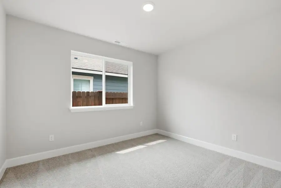 Spacious, unfurnished interior of a new home in Upland Meadows, Hermiston (Image 17).