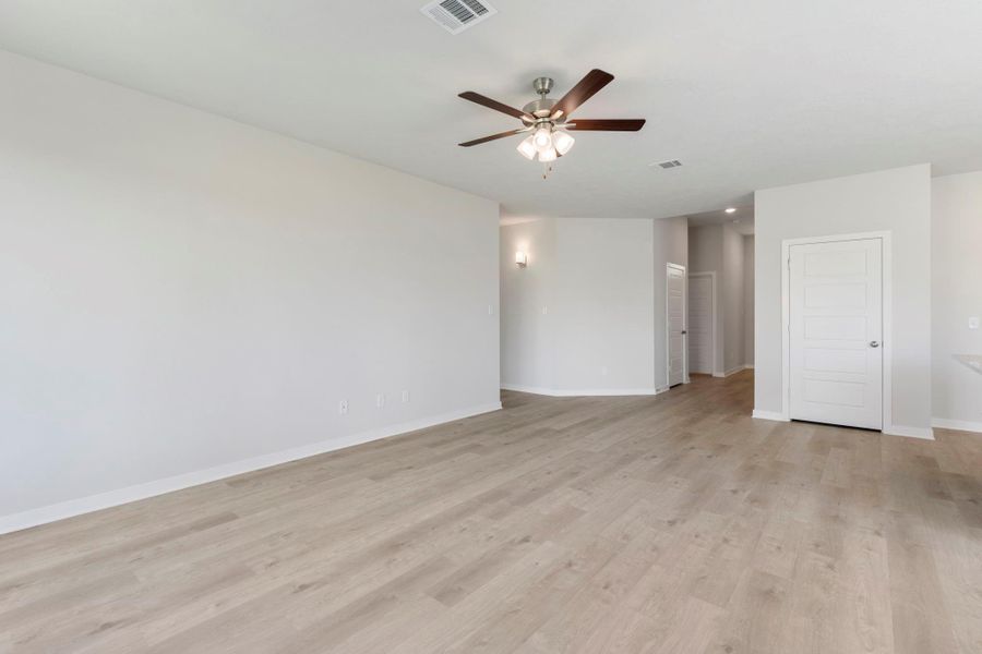 Spacious, unfurnished interior of a new home in , Huntsville (Image 29).