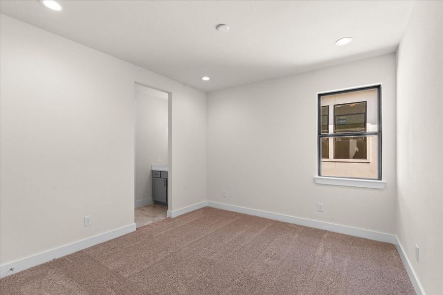 Spacious, unfurnished interior of a new home in , Houston (Image 28).