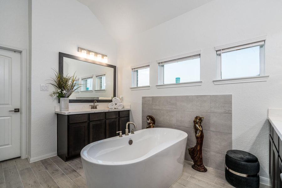 "Spa-like" luxurious primary ensuite