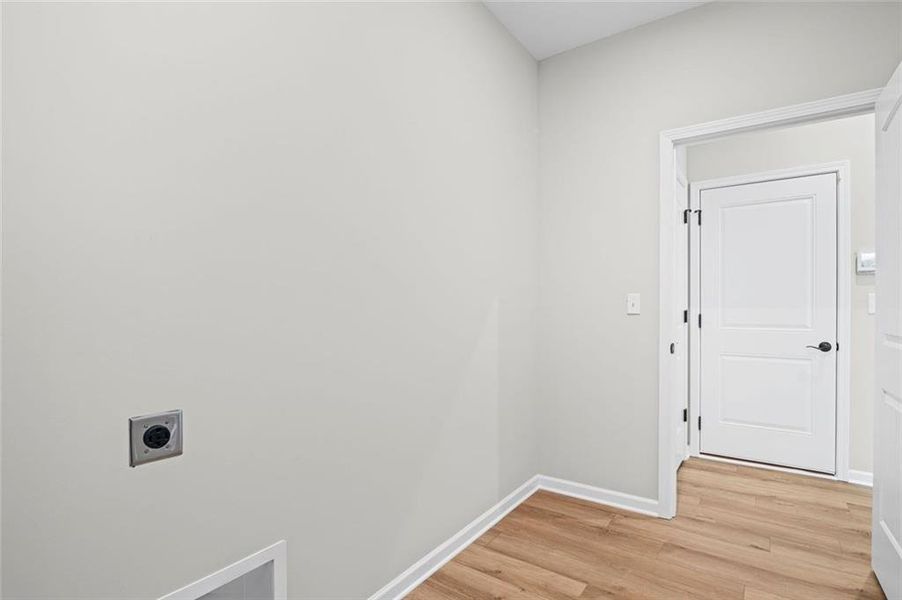 Spacious, unfurnished interior of a new home in Laurel Farms, Dallas (Image 43). Spacious, unfurnished interior of a new home in Laurel Farms, Dallas (Image 43).