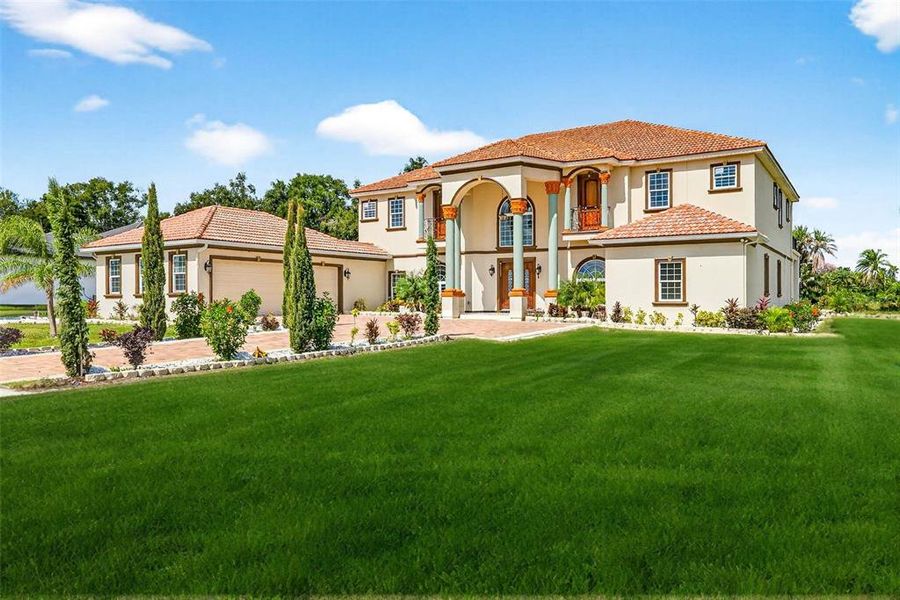 Exterior details and patio area of a home in , Thonotosassa (Image 35). Exterior details and patio area of a home in , Thonotosassa (Image 35).