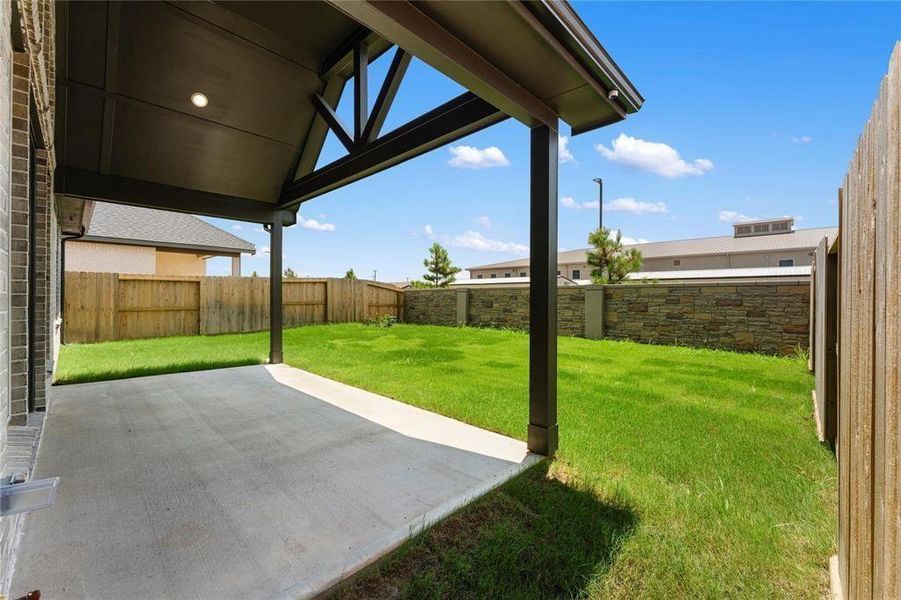 Exterior details and patio area of a home in Cross Creek Ranch 45' 70', Fulshear (Image 27).