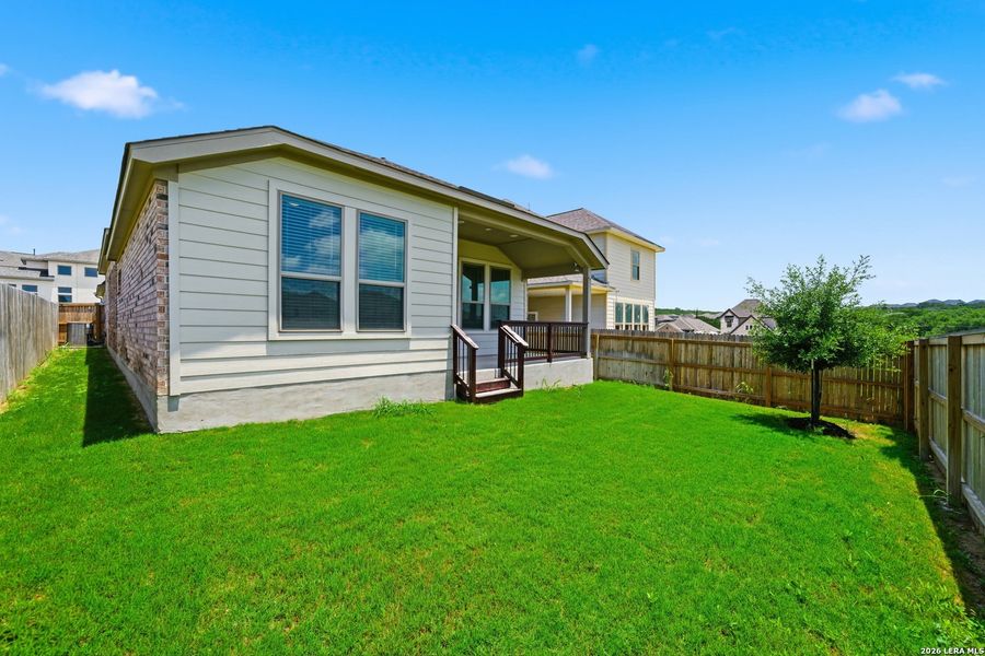 Exterior details and patio area of a home in Ladera, San Antonio (Image 3).