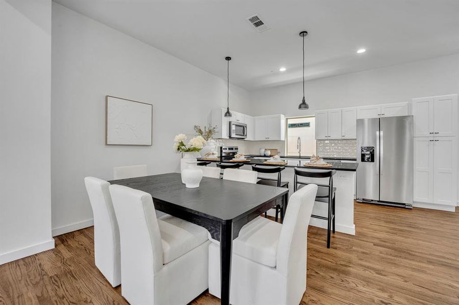 Furnished interior view inside a new home in , Dallas (Image 30). Furnished interior view inside a new home in , Dallas (Image 30).