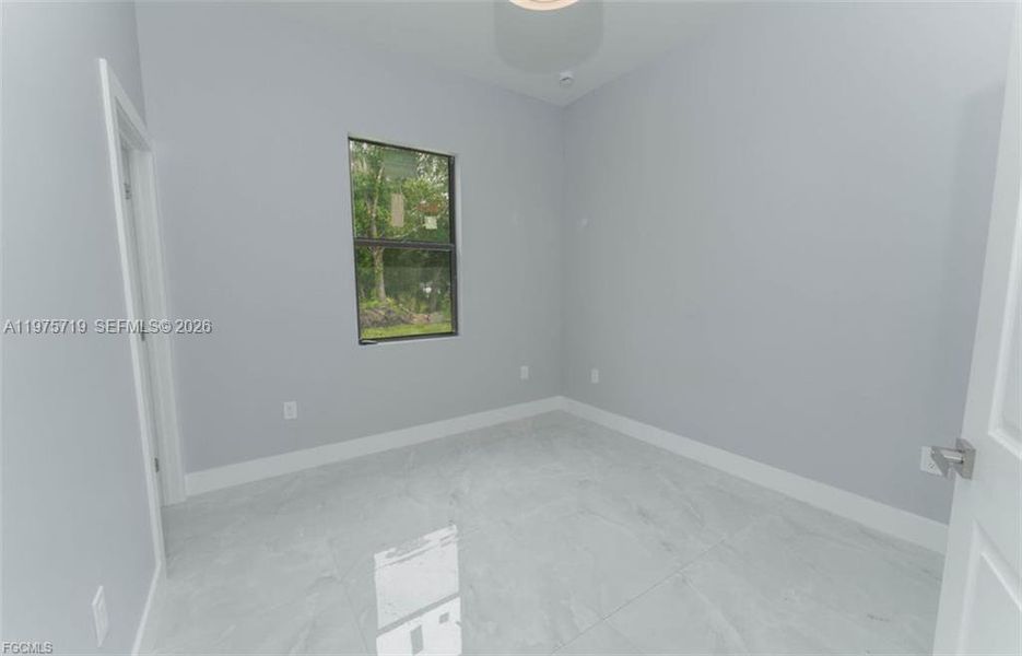 Spacious, unfurnished interior of a new home in , Lehigh Acres (Image 5).