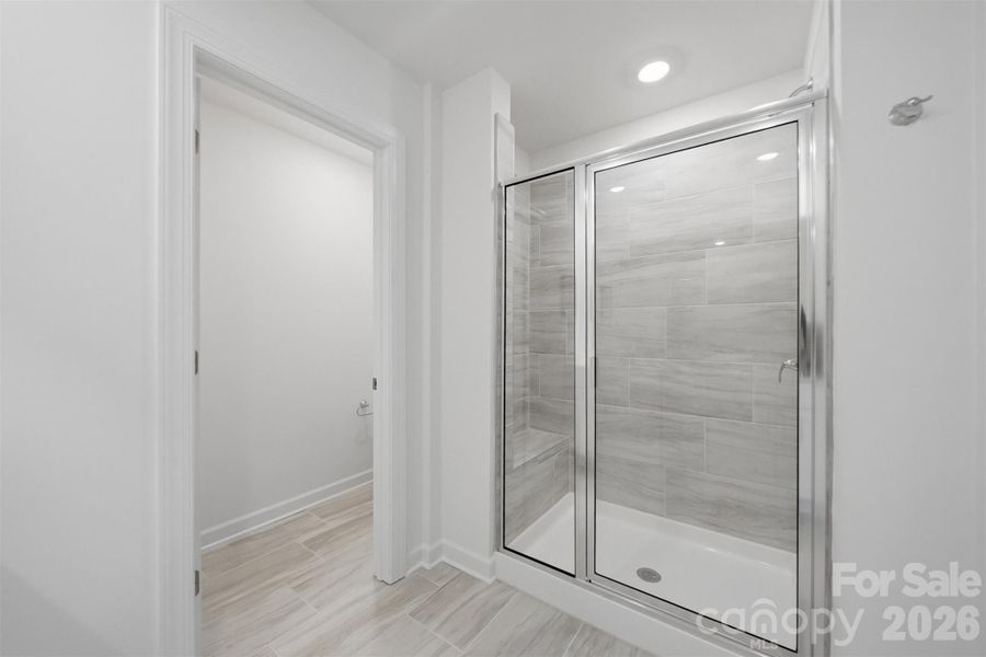 Spacious, unfurnished interior of a new home in Buffalo Ridge, Newton (Image 24).