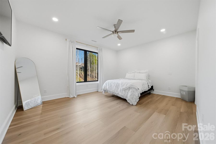 Image 43 of a home in .