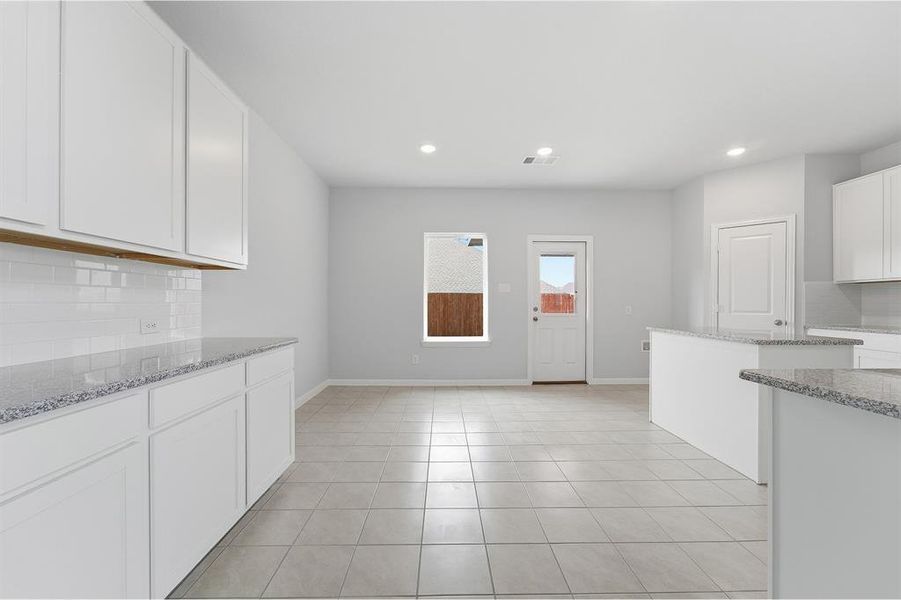 Furnished interior view inside a new home in Saddlebrook Estates, Waxahachie (Image 5).