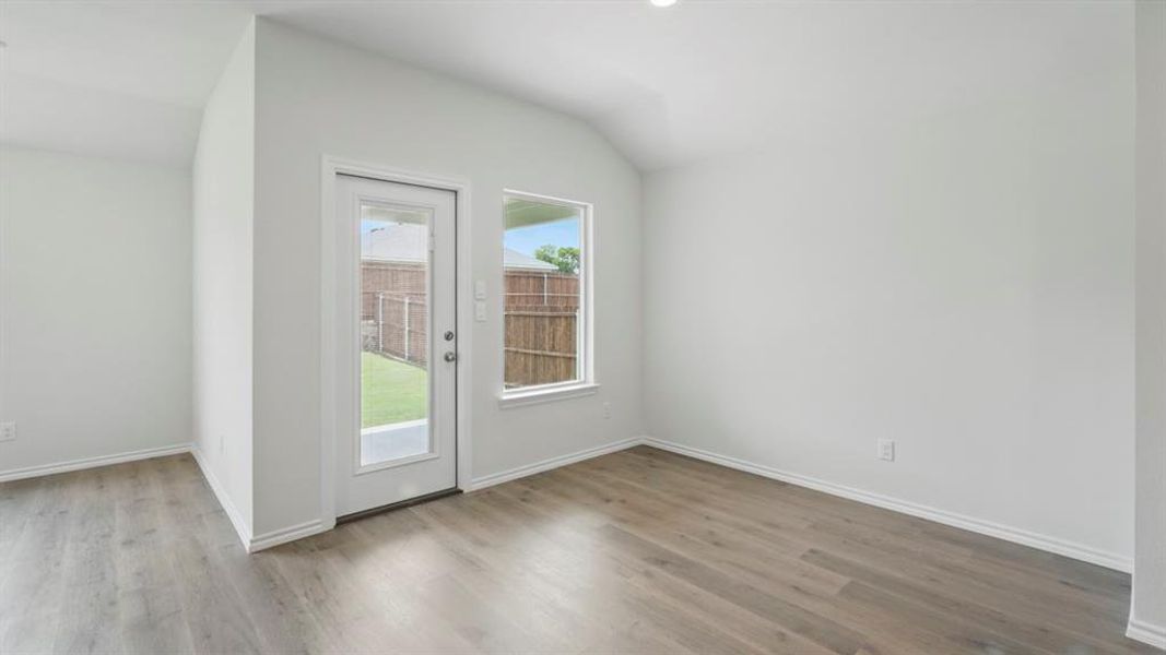 Spacious, unfurnished interior of a new home in Forestbrook Estates, Paris (Image 36).