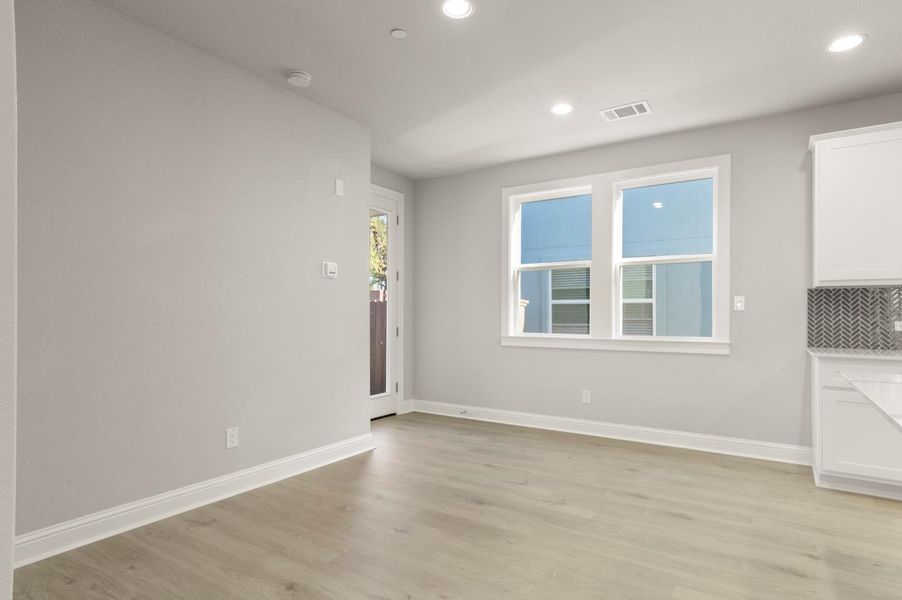 Spacious, unfurnished interior of a new home in Clear Creek, Round Rock (Image 29).