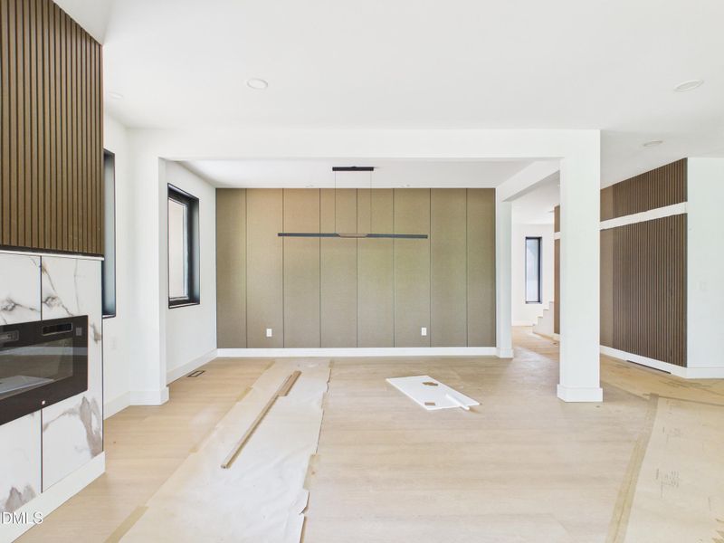 CAM06429G6-PR0015-STILL016