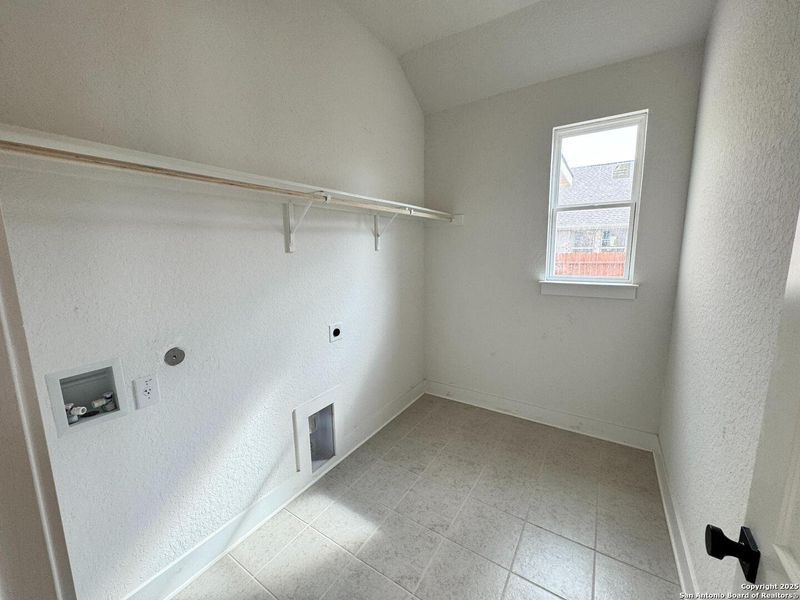 Spacious, unfurnished interior of a new home in , Castroville (Image 14).