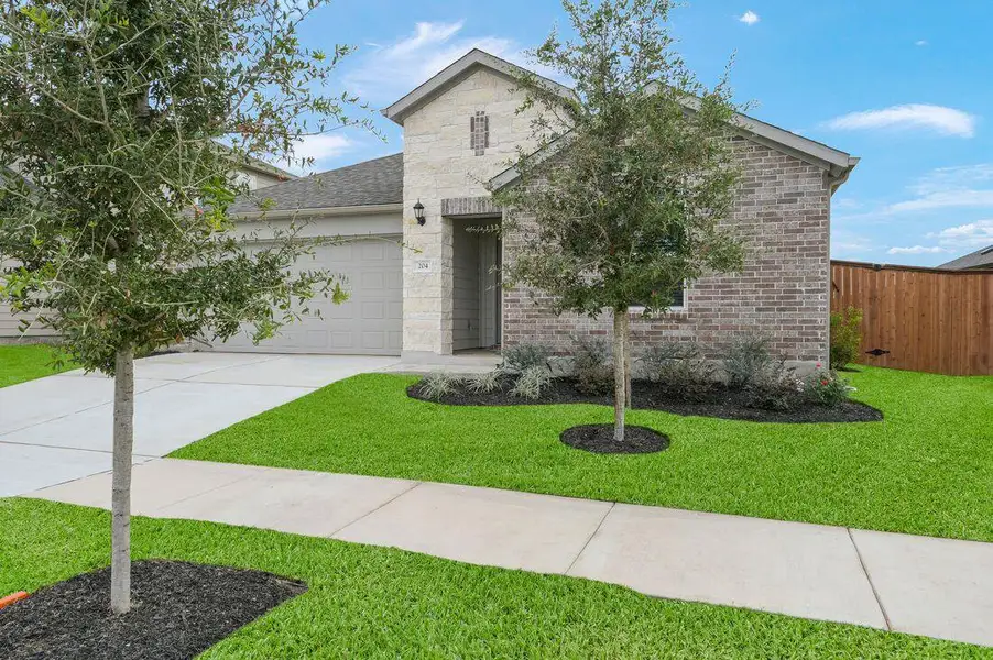 204 Crumpton Way - Ready Now!