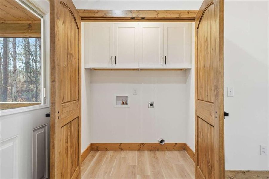 Spacious, unfurnished interior of a new home in , Ellijay (Image 34).