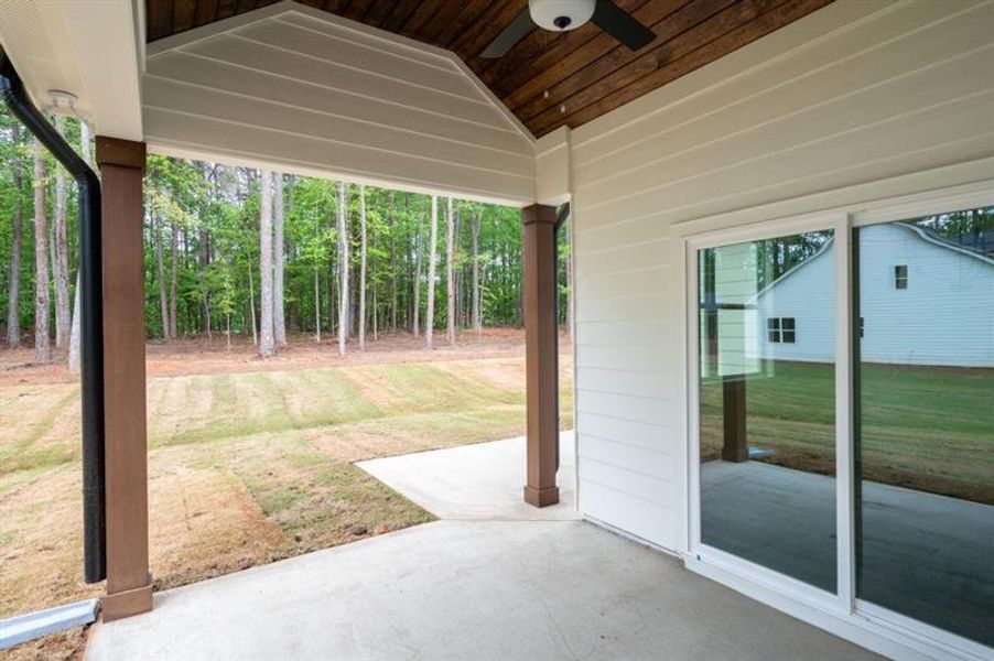 Exterior details and patio area of a home in , Dallas (Image 4).