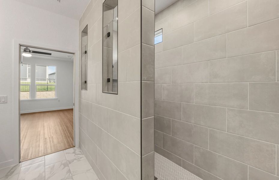Representative interior finishes for a home built from the Mystique by Del Webb in Del Webb Sonoma Verde, Rockwall (Image 9).