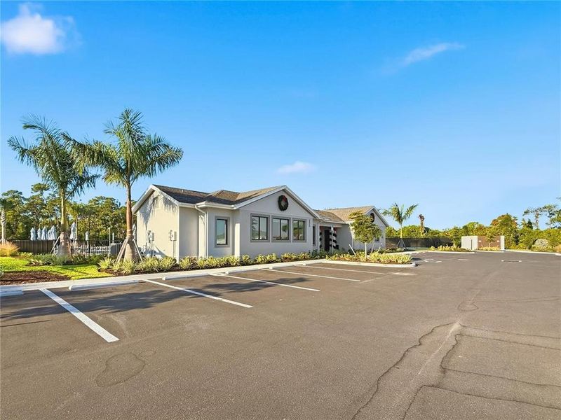 Community amenities in , Englewood (Image 43).