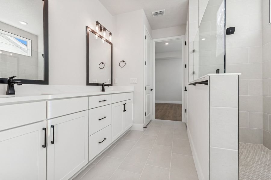 The Marina - Owner's Bath