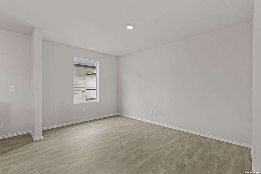 Spacious, unfurnished interior of a new home in Spring Valley, New Braunfels (Image 26).