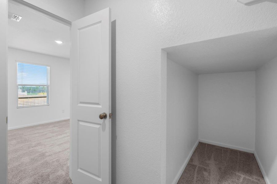 Spacious, unfurnished interior of a new home in The Courtyards at Stokesbury, Waller (Image 11).