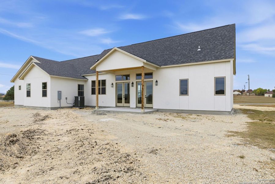 Exterior details and patio area of a home in , Bandera (Image 4).
