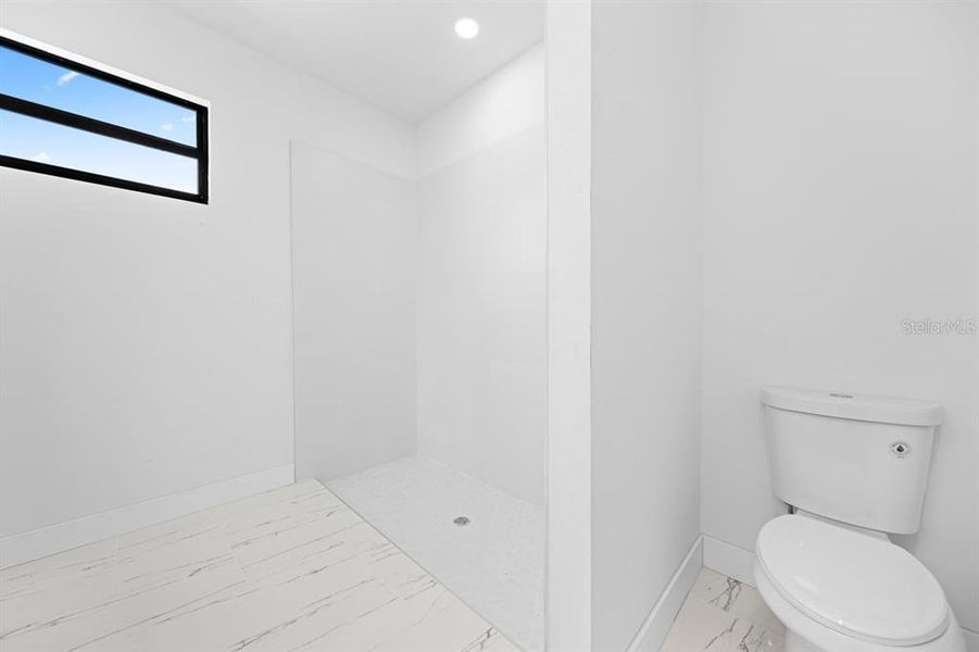 Spacious, unfurnished interior of a new home in , Lehigh Acres (Image 14).