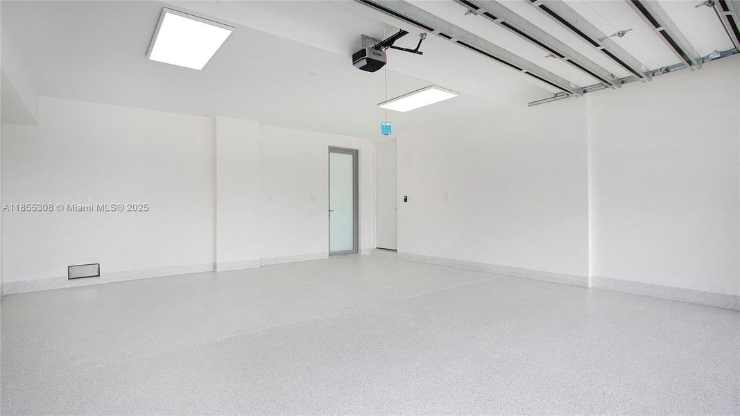 Spacious, unfurnished interior of a new home in , Naples (Image 26).