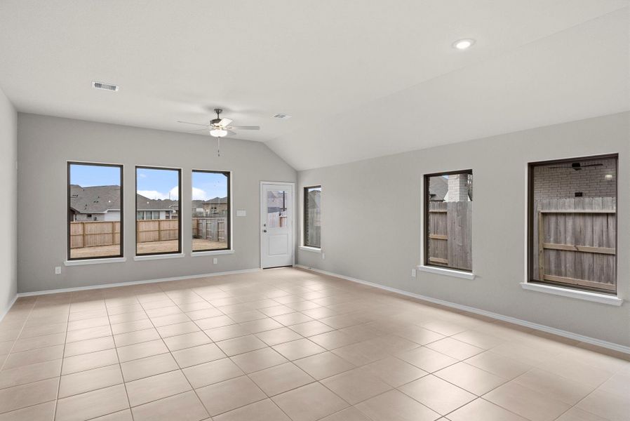 Spacious, unfurnished interior of a new home in Escondido, Magnolia (Image 11).