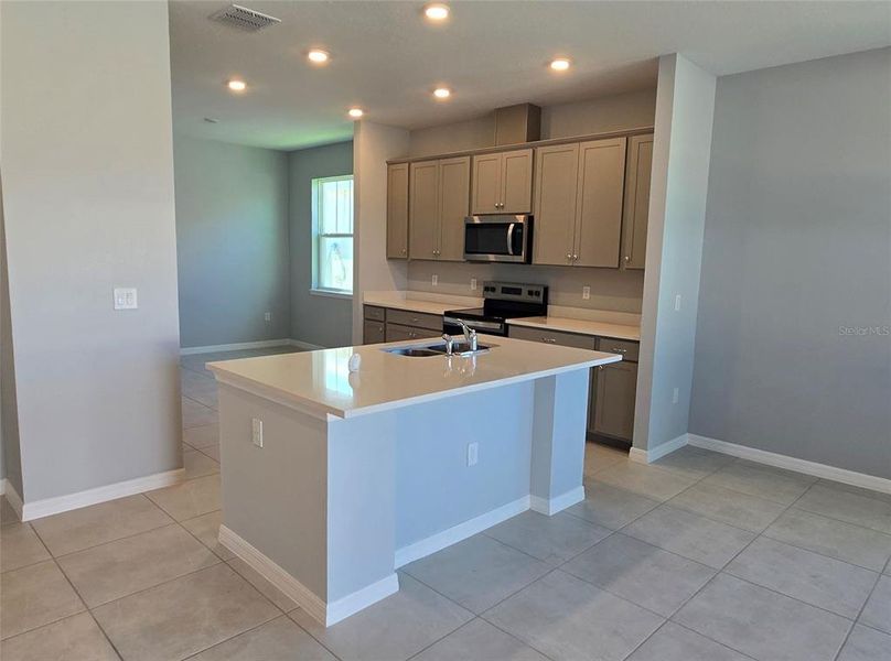 Furnished interior view inside a new home in Eden Hills, Lake Alfred (Image 5). Furnished interior view inside a new home in Eden Hills, Lake Alfred (Image 5).
