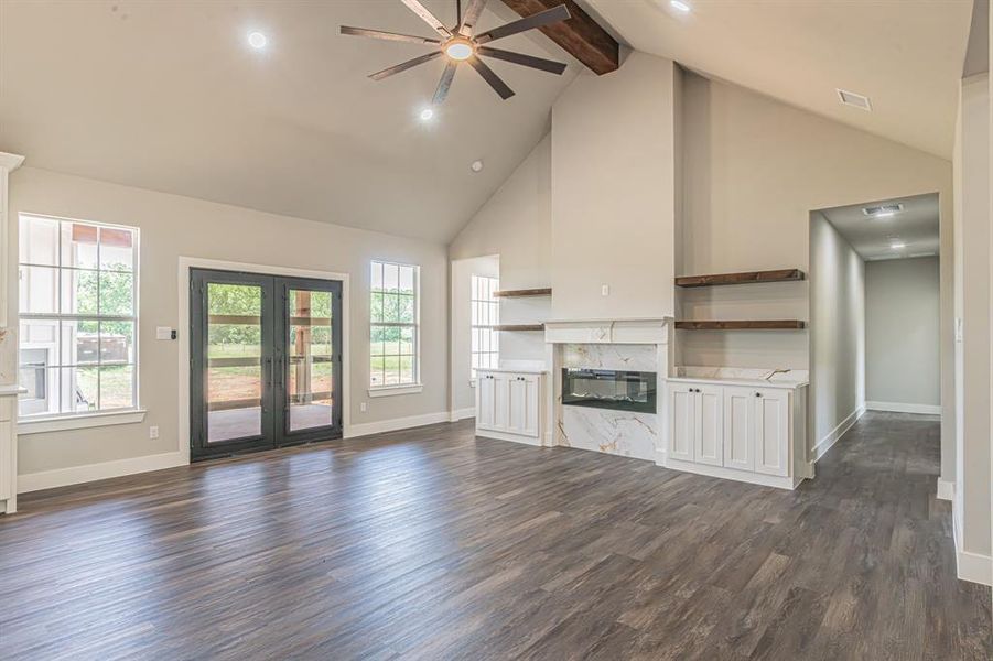 Spacious, unfurnished interior of a new home in , Alvarado (Image 19).