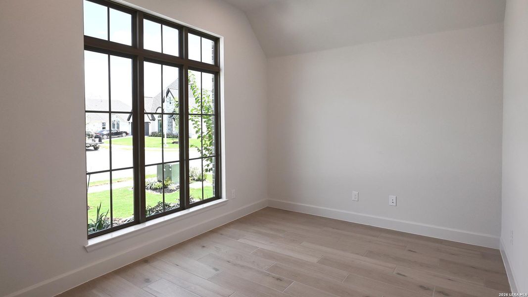 Spacious, unfurnished interior of a new home in Cibolo Valley Heights, Cibolo (Image 14).