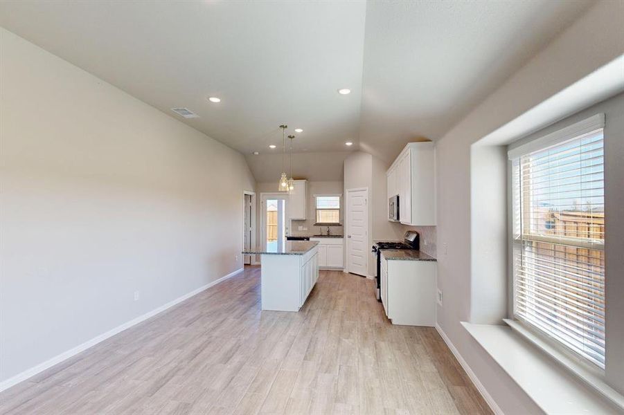 Spacious, unfurnished interior of a new home in Meadow Park, Ponder (Image 21).